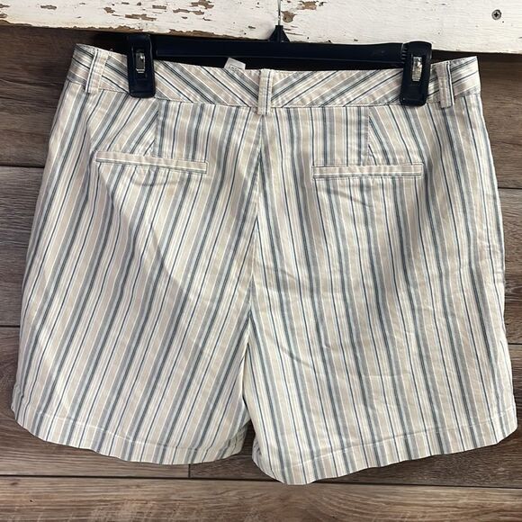 DOCKERS Womens Striped Cotton Favorite Fit Shorts Size 12 White Blue - Picture 2 of 3